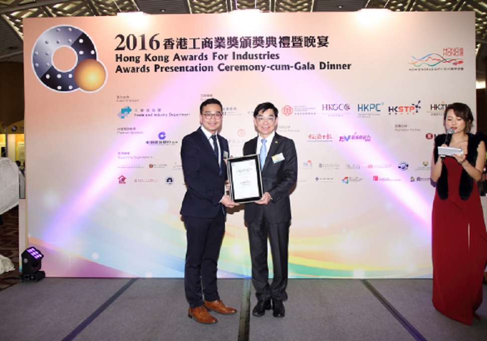 全港首創EV Power吊式電動車智能充電器EVH系列榮獲2016年香港工商業獎徹底解決非靠牆柱的泊車位之充電可能